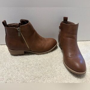 Jeossy Women's Brown Ankle Boots - Thick, Low Heeled